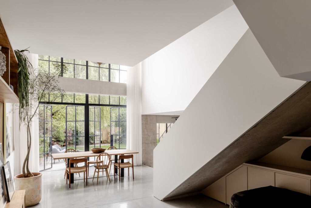 DONOVAN AV-104-lo res