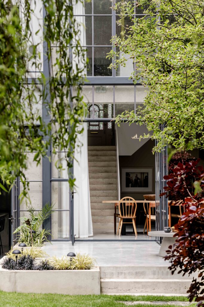 DONOVAN AV-120-lo res