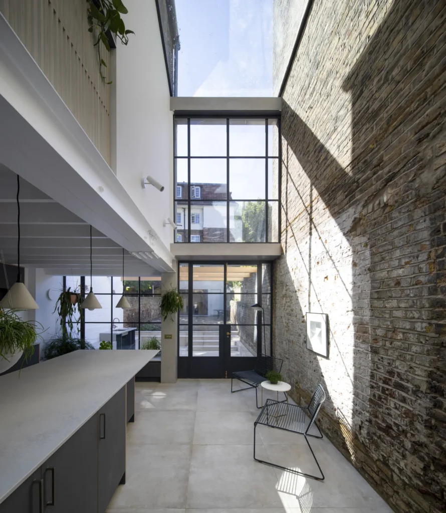 Hannington Rd 018 UR